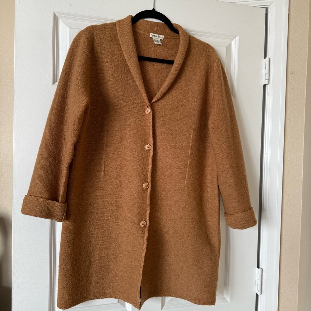 Cynthia Taylor merino wool coat in a toffee brown Size small
